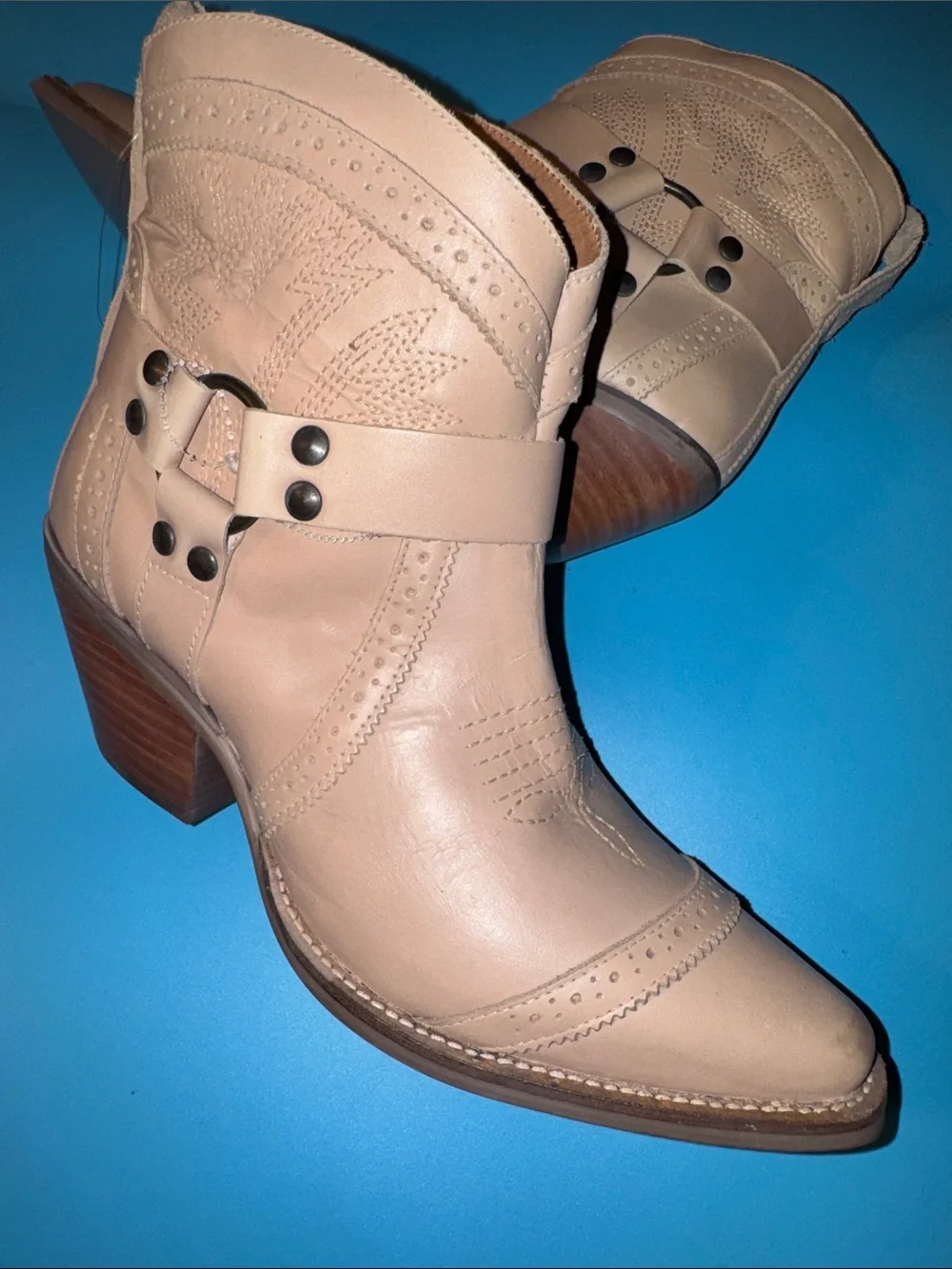 Dingo Beige Western Harness Ankle Boots Sz 9 NWTGS